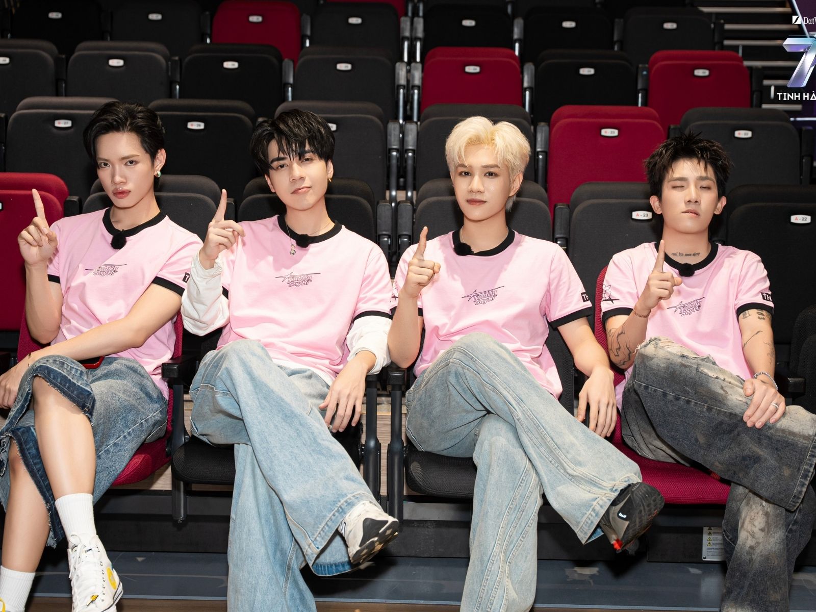 Quang Hùng MasterD, Wren Evans, CONGB, HURRYKNG và JSOL dẫn dắt Livestage 4 Tinh Hà “Say Hi”缩略图