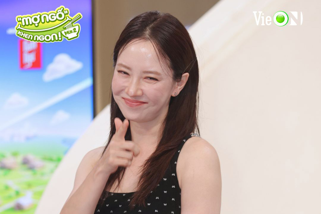 Ghi hình Mợ Ngố Khen Ngon mùa 2, Song Ji Hyo hết lời khen ngợi dàn cast Việt缩略图