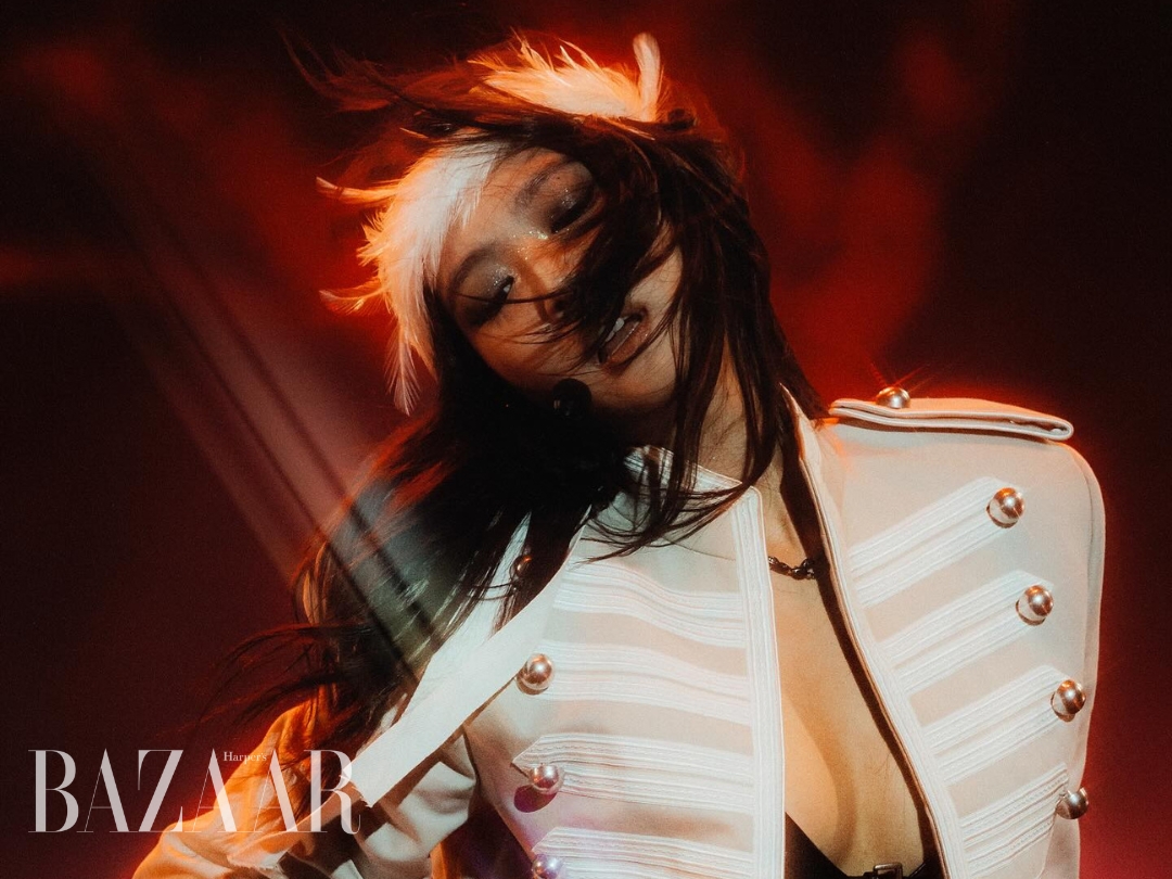 Outfit Lollapalooza 2026 và hình xăm dự báo gì về album mới của Jennie?缩略图