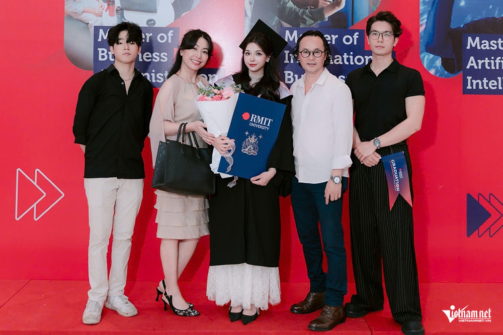 Ca sĩ Thùy Dung vỡ òa tin vui bất ngờ và niềm tự hào về 3 người con缩略图