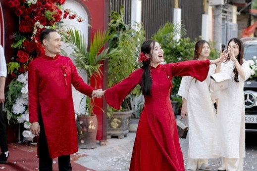 Cô gái Hải Phòng được cả xóm mai mối, lấy chồng nhà đối diện cách 17 bước chân缩略图