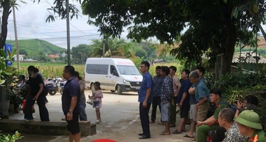 Hai vợ chồng bị điện giật tử vong khi lau bể cá cảnh缩略图