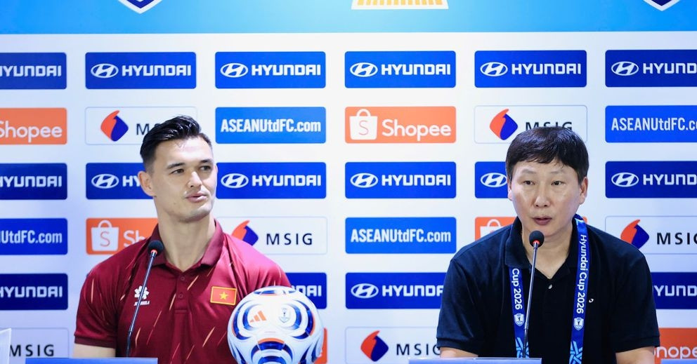 HLV Kim Sang Sik: &amp;apos;Nếu Ronaldo hay Messi sút hôm nay, Lê Giang Patrik cũng cản được&amp;apos;缩略图