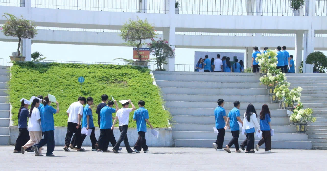 Học sinh trường chuyên Tuyên Quang đạt điểm giỏi thế nào khi thi lại tốt nghiệp?缩略图
