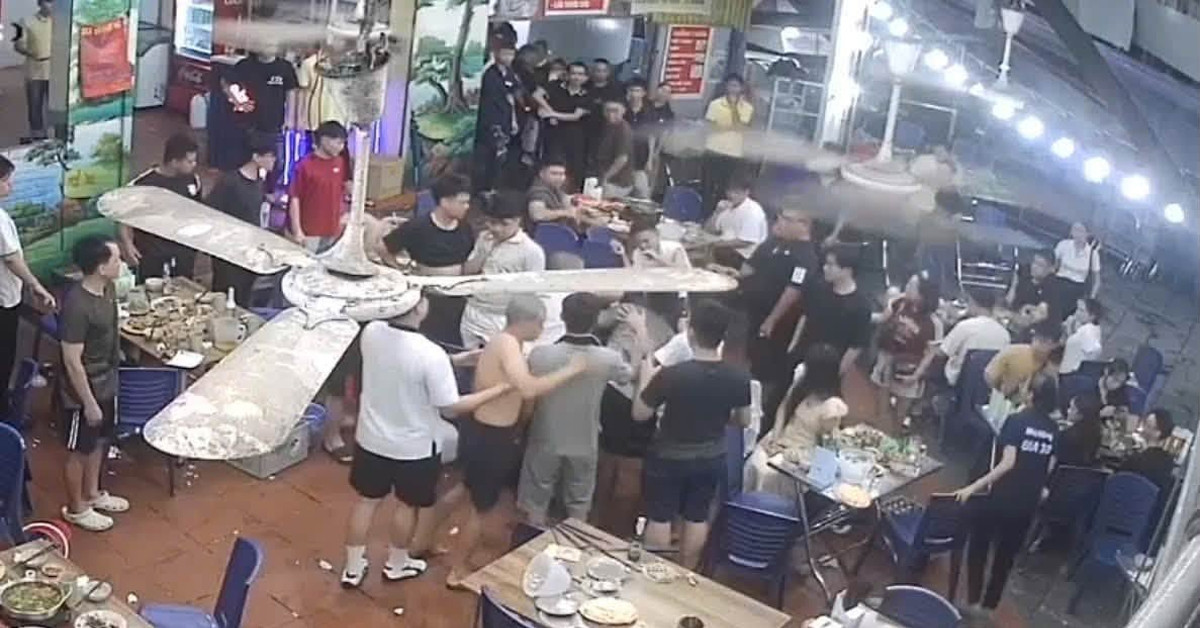 Khởi tố 2 thanh niên trêu ghẹo cô gái, đánh bạn trai trong quán ăn ở Hà Nội缩略图