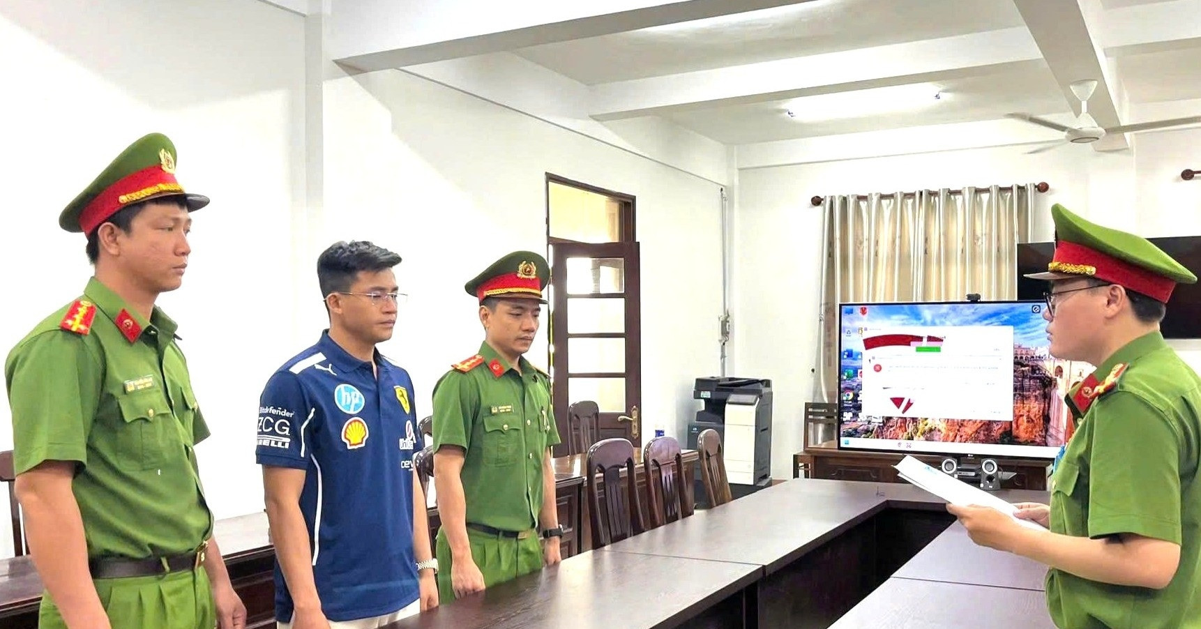 Khởi tố chủ cửa hàng buôn bán hơn 1.800 sản phẩm &amp;apos;hàng hiệu rởm&amp;apos;缩略图