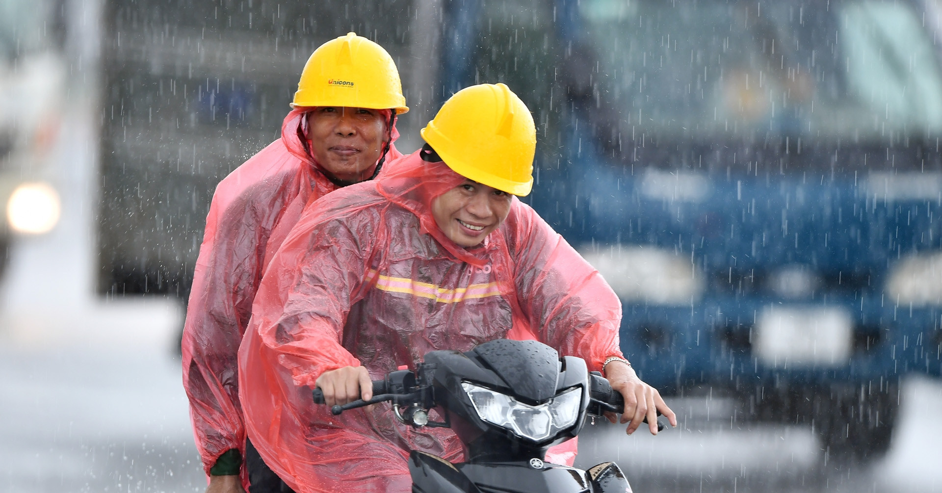 Mưa lớn trút xuống miền Bắc dồn dập, Hà Nội cũng là tâm điểm缩略图