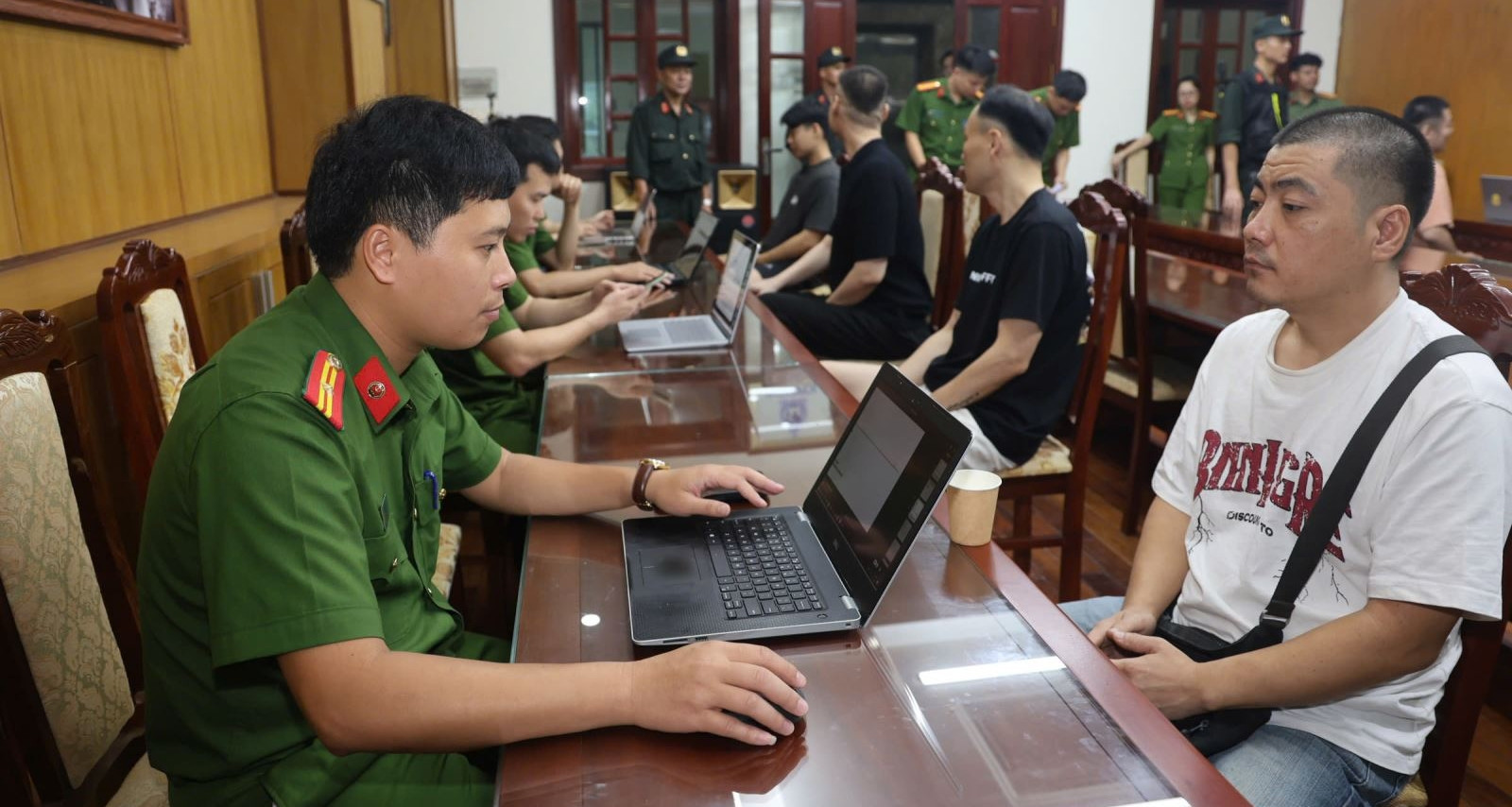 Nhóm truy nã đỏ Interpol lừa 327 tỷ đồng sa lưới khi ẩn náu ở Bắc Ninh缩略图