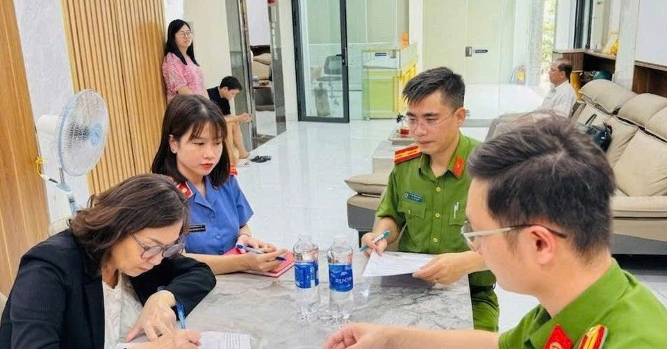 Nữ chủ doanh nghiệp vàng, bạc bị khởi tố vì trốn thuế缩略图