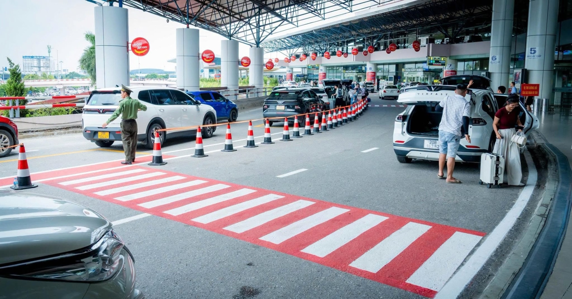 Sân bay Nội Bài có động thái mới sau &amp;apos;cơn mưa&amp;apos; đánh giá 1 sao trên Google缩略图