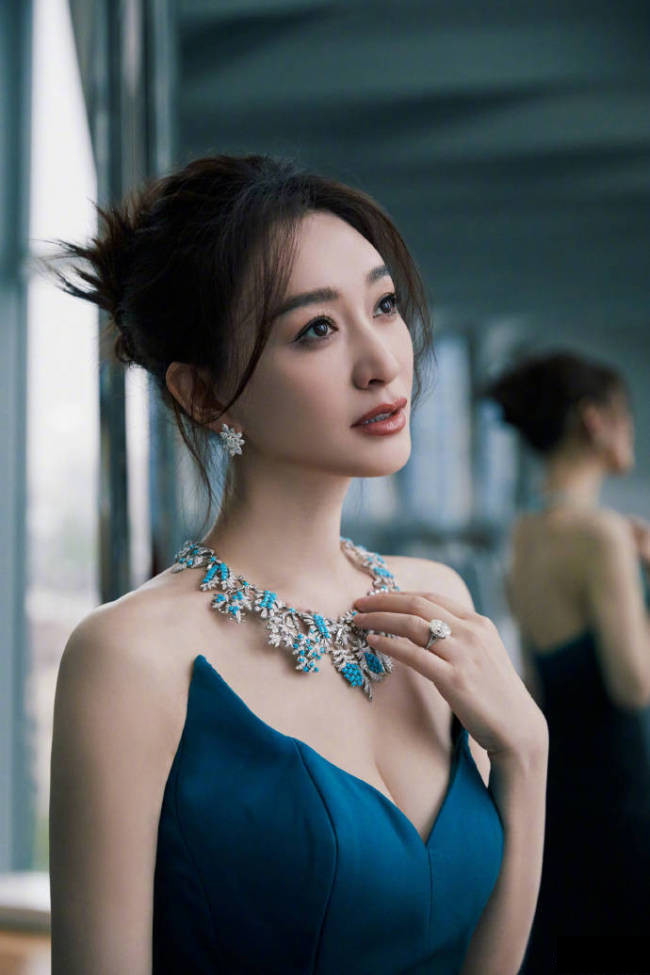 Vượt qua nỗi buồn sau đổ vỡ hôn nhân, Chị đẹp tự thưởng cho mình siêu xe tiền tỷ缩略图