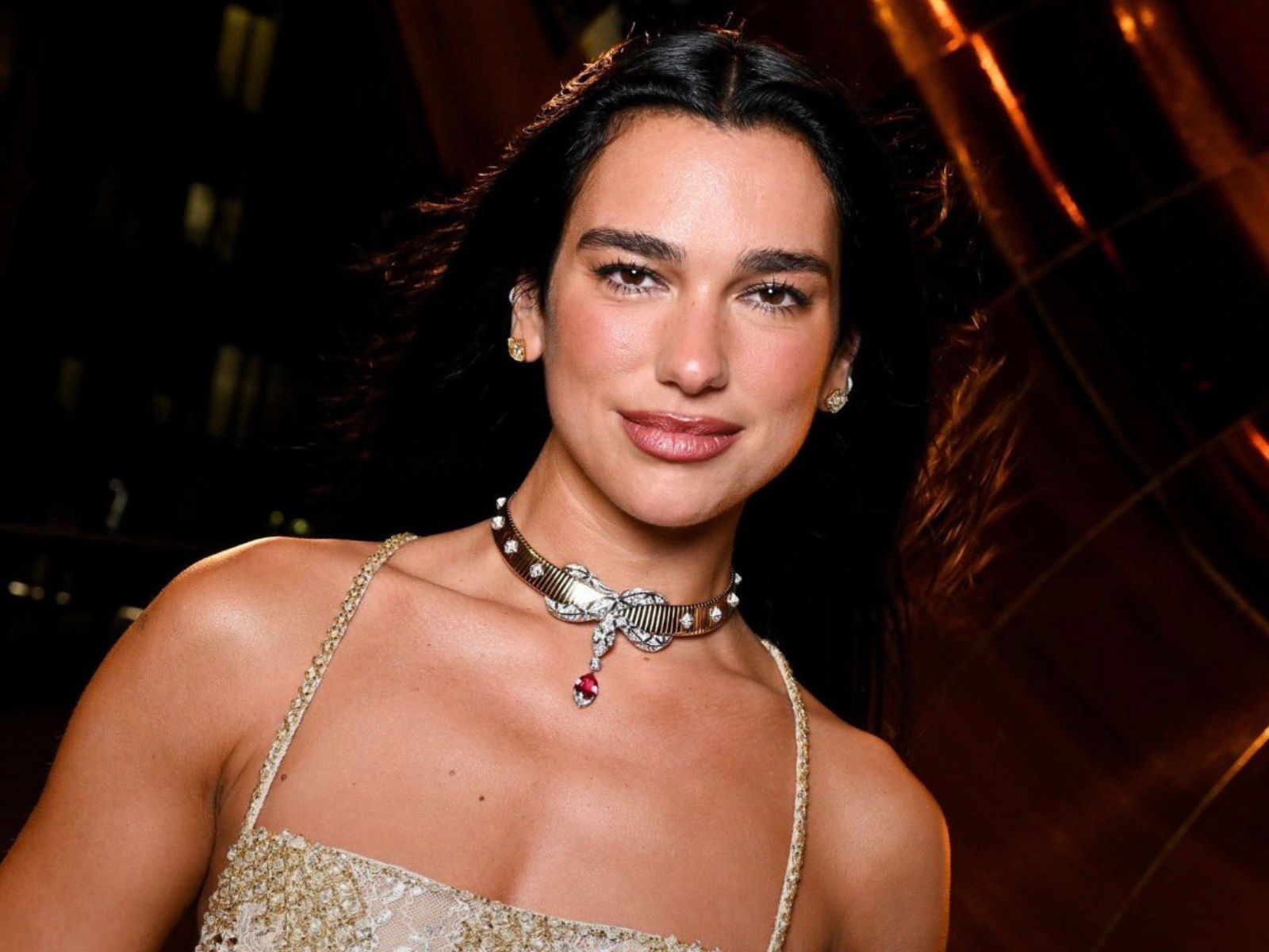 Dua Lipa phối đỉnh sức BVLGARI cùng streetwear缩略图