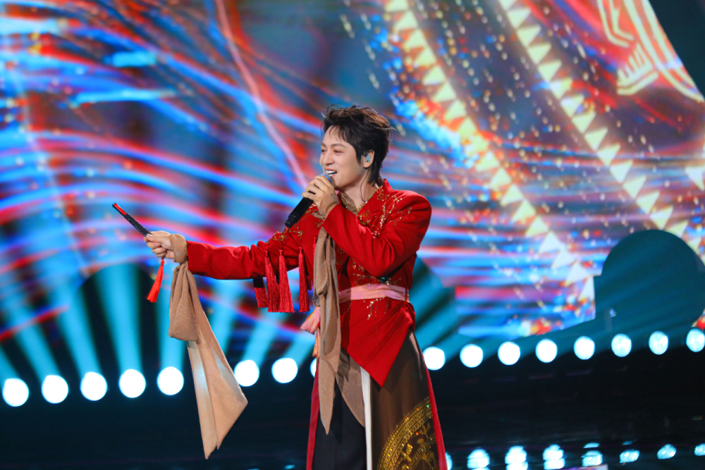 Đăng Khôi mang Trống Cơm lên sân khấu Silk Way Star ở xứ Trung缩略图