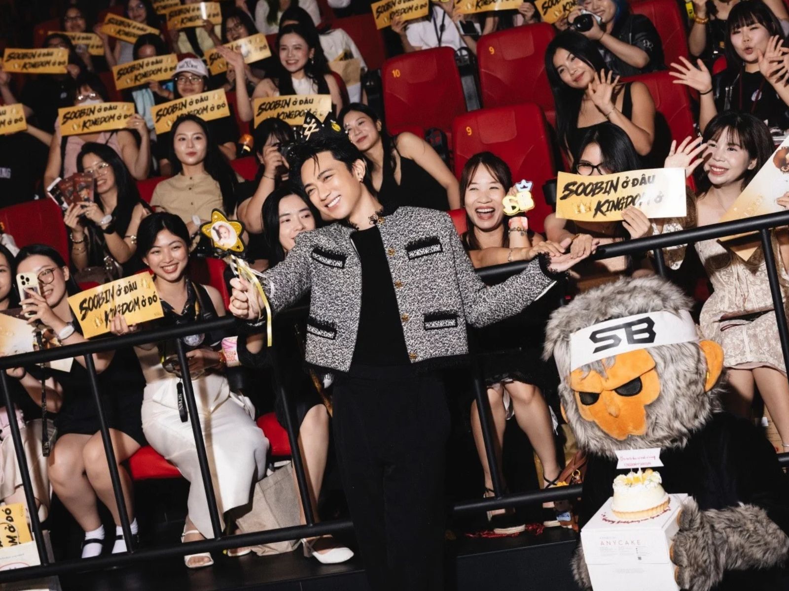 SOOBIN mang concert vào rạp phim, hội fan KINGDOM “đánh úp” tổ chức sinh nhật cho anh缩略图