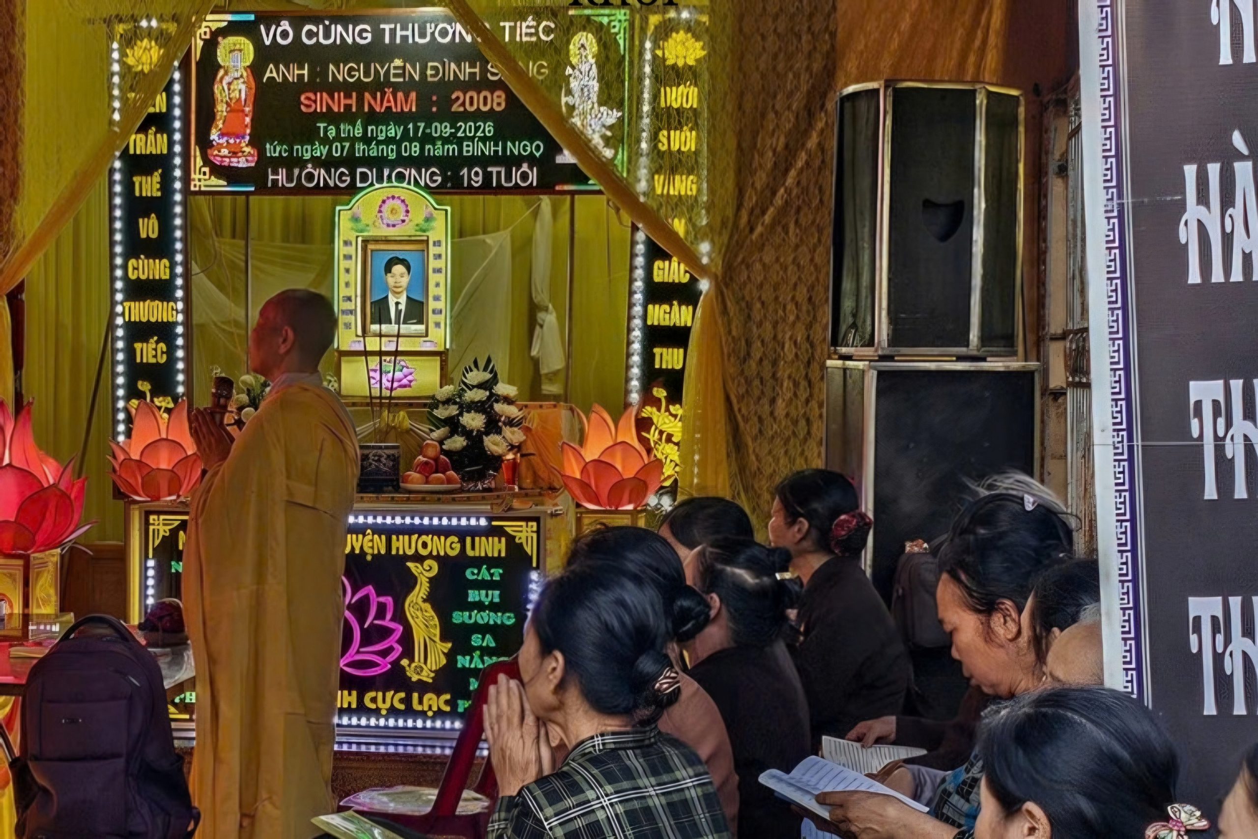 Bà ngoại nam sinh bị nước cuốn xuống cống: &amp;apos;Cháu ngoan và thương mẹ lắm&amp;apos;缩略图