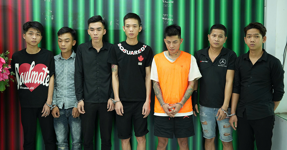 Bắt khẩn cấp 7 đối tượng vụ lao ô tô vào đám đông trước quán nhậu ở TPHCM缩略图