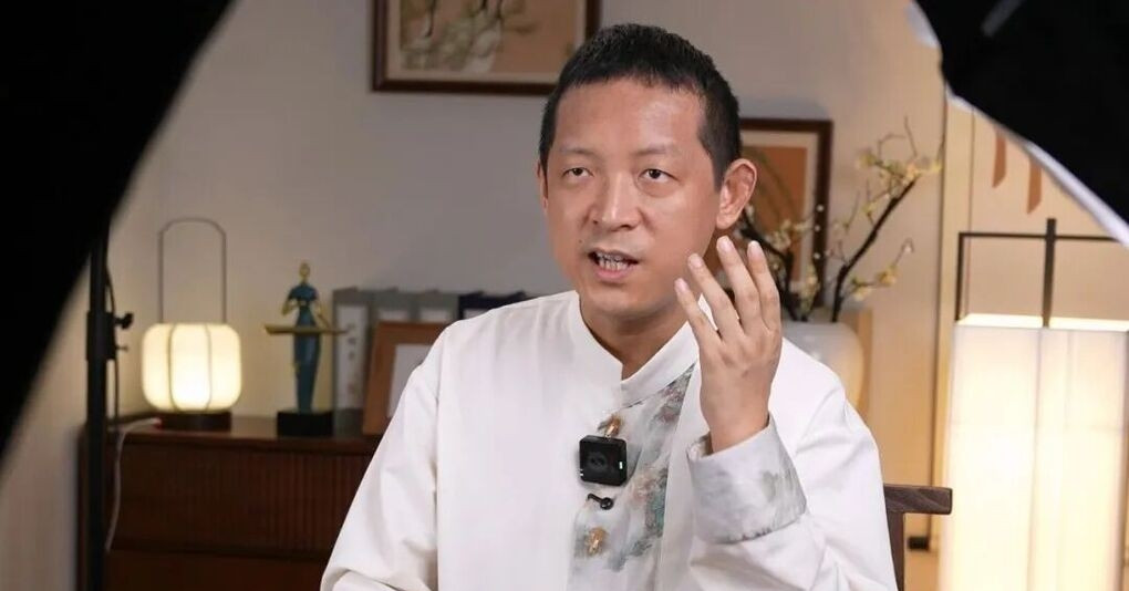 Bỏ học bổng tiến sĩ toàn phần tại MIT để lên núi tu hành, &amp;apos;thần đồn Toán học&amp;apos; giờ livestream hơn 10 tiếng mỗi ngày để kiếm sống缩略图