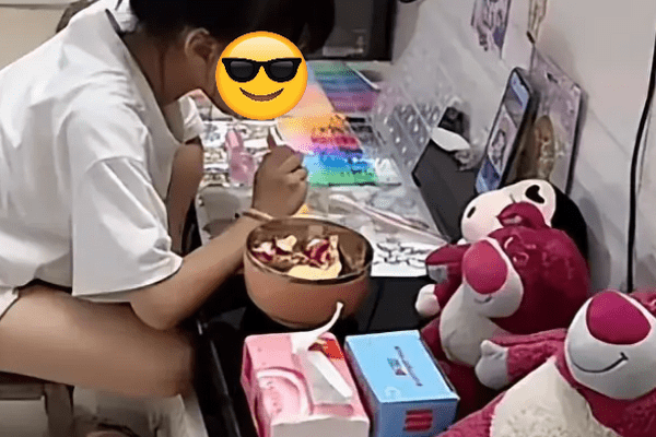 Bức ảnh này khiến nhiều phụ huynh và chuyên gia phải lên tiếng cảnh báo!缩略图