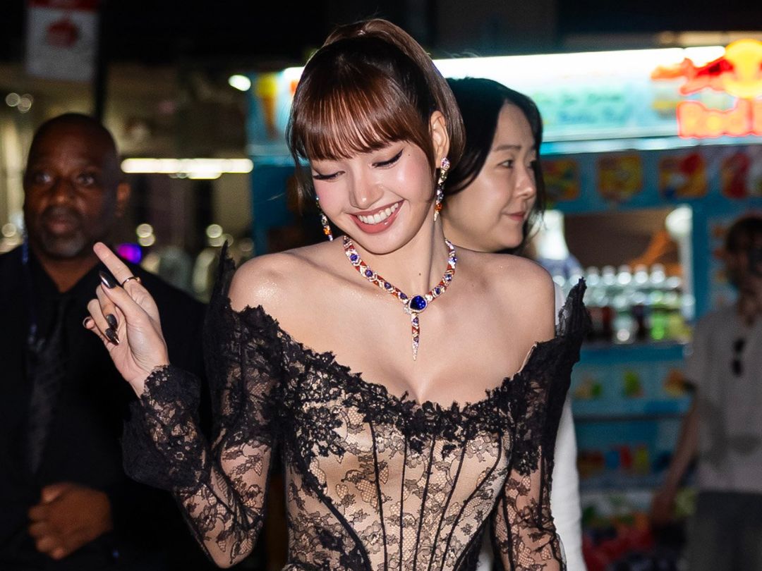 Lisa chứng minh không cần diện giản đơn để tôn trang sức BVLGARI缩略图