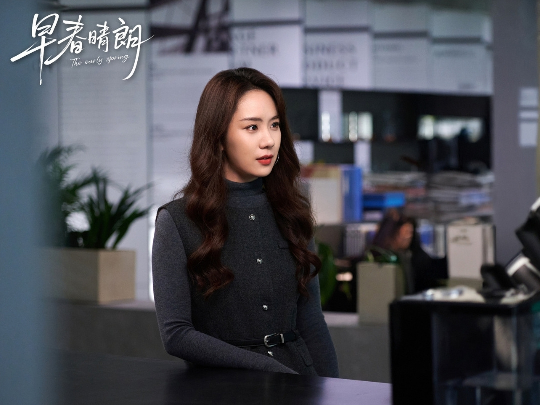 Lumi của Đầu Xuân Tươi Sáng đeo toàn túi xách hàng hiệu缩略图