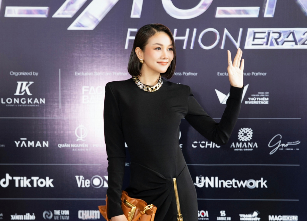 Thanh Hằng mang khí chất nữ tổng tài đến Vietnam NextGen Fashion Era 2缩略图