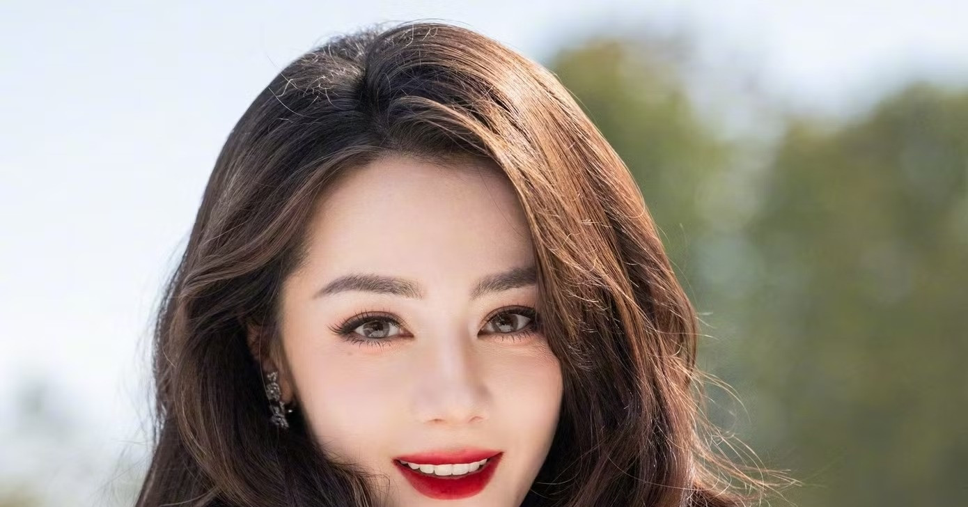 Địch Lệ Nhiệt Ba đọ sắc Jisoo và mỹ nhân đẹp nhất thế giới缩略图