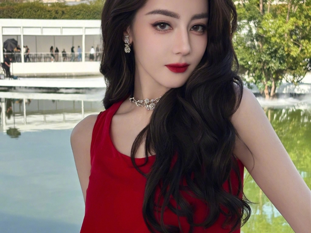 Địch Lệ Nhiệt Ba cùng Dior trở lại Paris giữa muôn vàn ưu ái缩略图