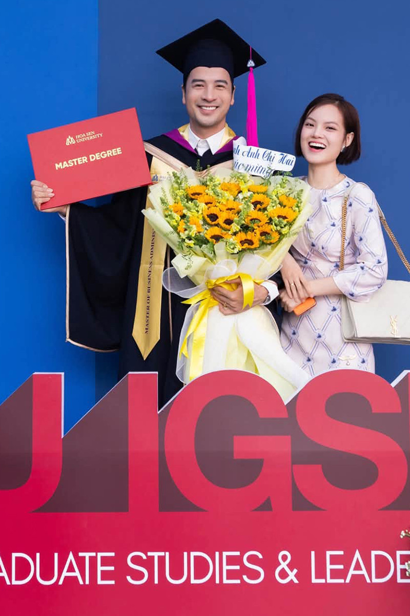Diễn viên Đoàn Minh Tài nhận bằng thạc sĩ, vợ kém 16 tuổi cũng đón tin vui cùng ngày缩略图
