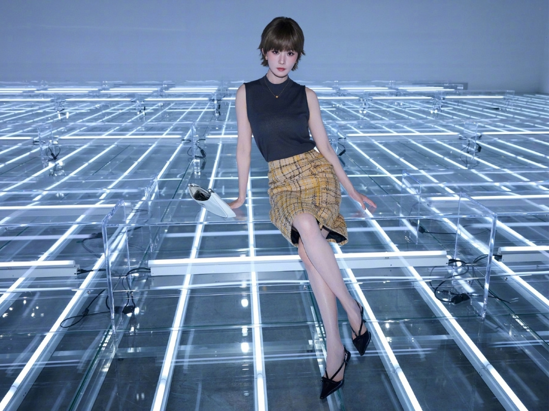 Dương Mịch nổi loạn với tóc ngắn dự show Prada Xuân Hè 2027缩略图