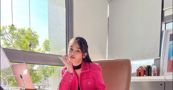 Hoa hậu quê Đồng Tháp có gu thời trang sang chảnh, đi dạy học thanh lịch, xuống phố dát hàng hiệu缩略图