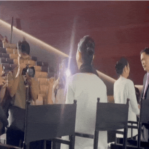 Kiều nữ Vbiz mang 2 chiếc nhẫn kim cương khổng lồ chói cả mắt, U55 mà đẹp sang ai cũng phải ngoái nhìn缩略图