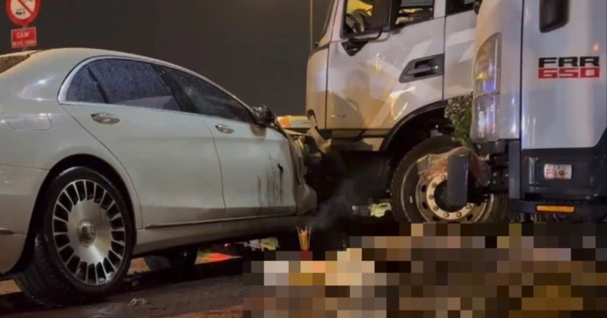 Mercedes tông liên hoàn 6 xe máy, 3 ô tô ở TPHCM, người đàn ông tử vong tại chỗ缩略图