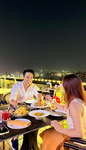 Nam thần phim VTV vừa kỷ niệm 25 năm bên vợ: Sống trong biệt thự 5 tầng, 3 mặt tiền giữa Hà Nội缩略图