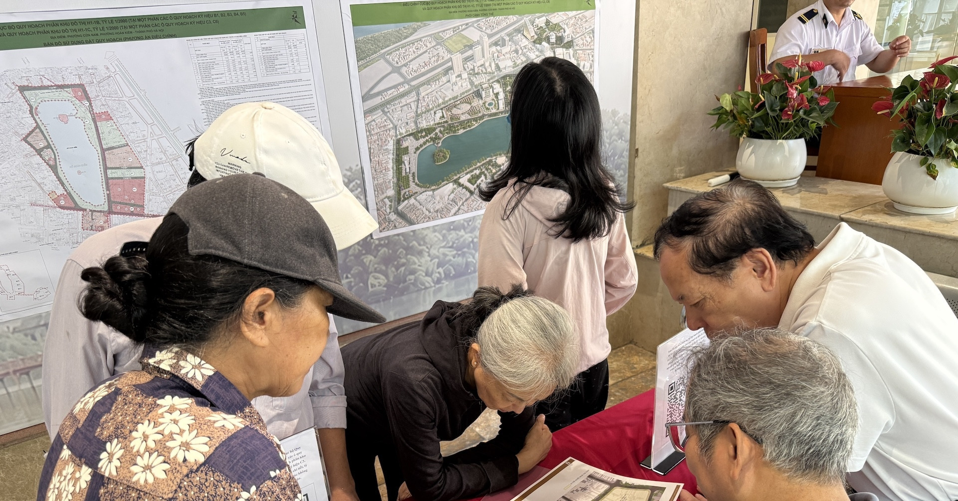 Người dân góp ý về đề xuất công trình &amp;apos;Khải hoàn môn&amp;apos; bên hồ Hoàn Kiếm缩略图