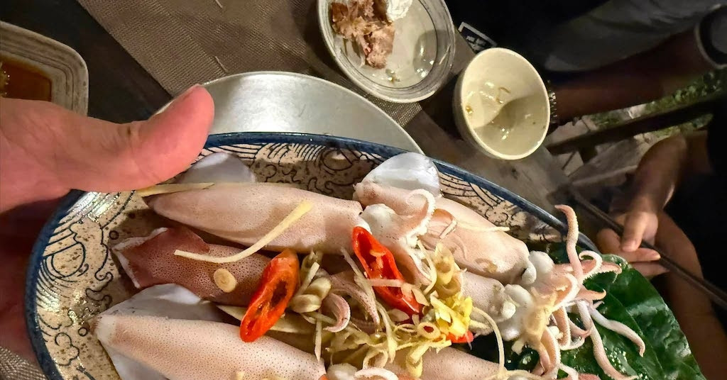 Phó giáo sư dinh dưỡng cảnh báo cạm bẫy từ thói quen ăn hải sản uống bia缩略图