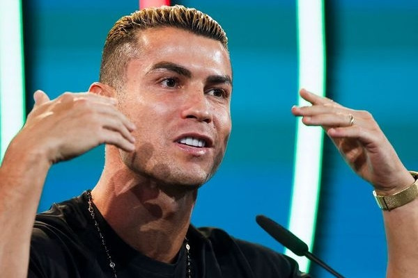Ronaldo, 41 tuổi ở ĐT Bồ Đào Nha: &amp;apos;Tôi sẵn sàng ngồi ghế dự bị&amp;apos;缩略图