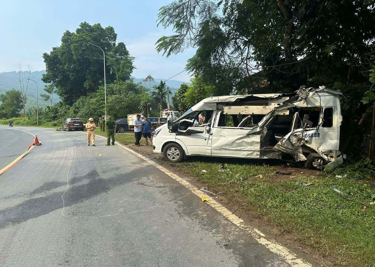 Xe đầu kéo tông ô tô khách ở Phú Thọ, 3 người thương vong缩略图