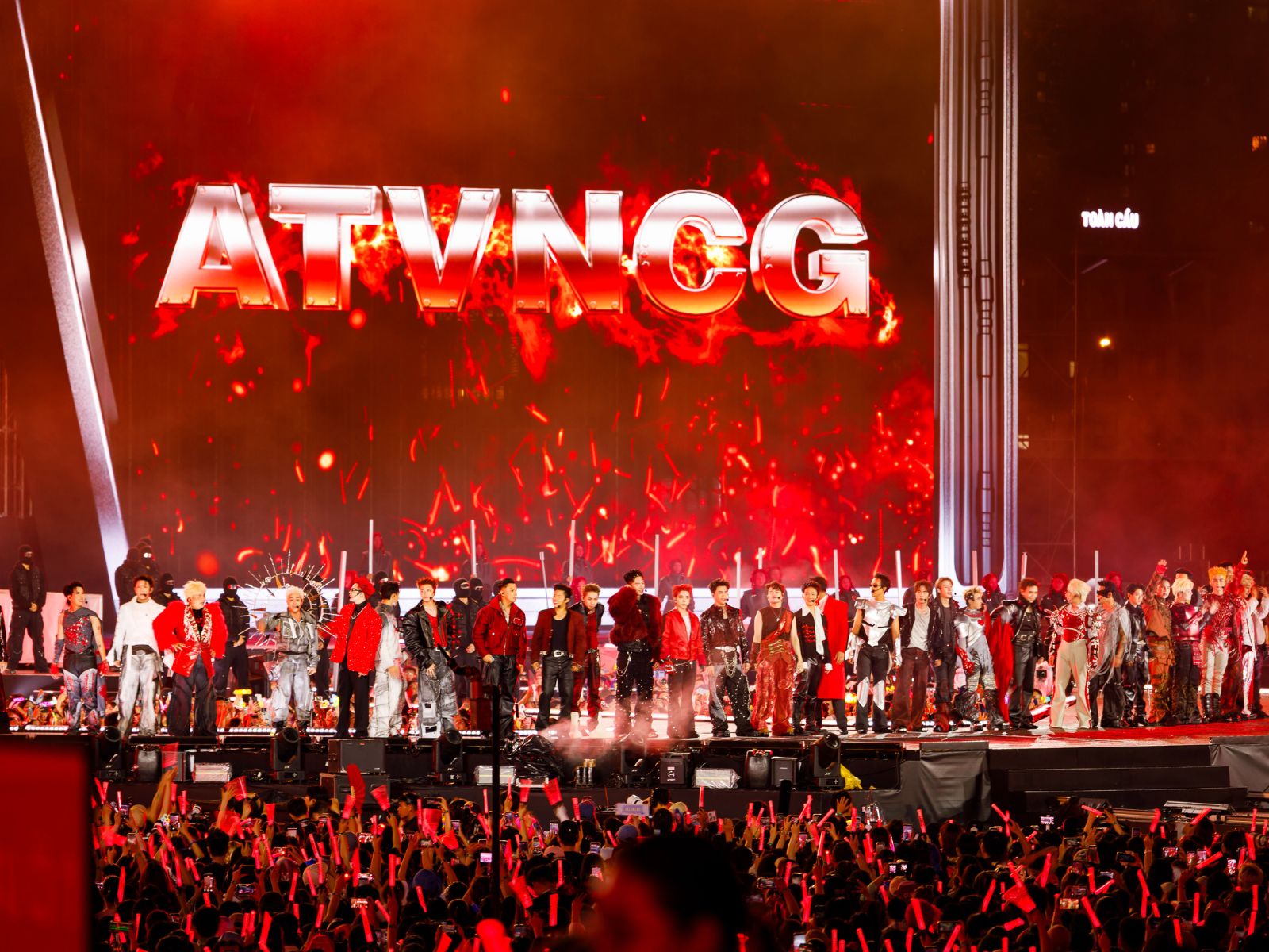Mặc trời mưa, Concert Anh trai vượt ngàn chông gai 2026 vẫn bùng nổ cảm xúc缩略图