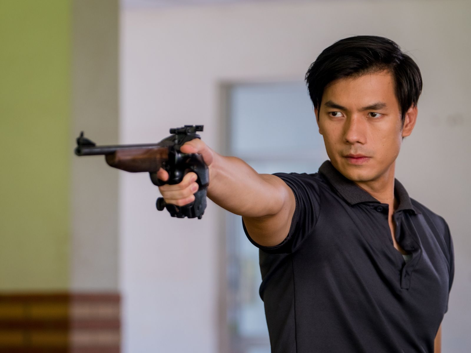 Nhan Phúc Vinh hóa thành VĐV Việt Nam vô địch thế giới trong phim Viên Đạn Cuối Cùng缩略图