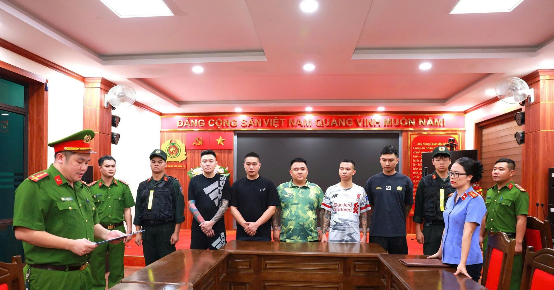 Bắt thêm 5 người trong vụ &amp;apos;Hưng Lộc&amp;apos; sản xuất video bạo lực triệu lượt xem缩略图