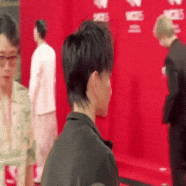 Ca sĩ Việt vừa được đề cử đẹp nhất thế giới: Con trai Phó Giáo sư – Tiến sĩ Giáo dục học, bảo chứng &amp;apos;cháy vé&amp;apos; đụng tay là ra hit缩略图