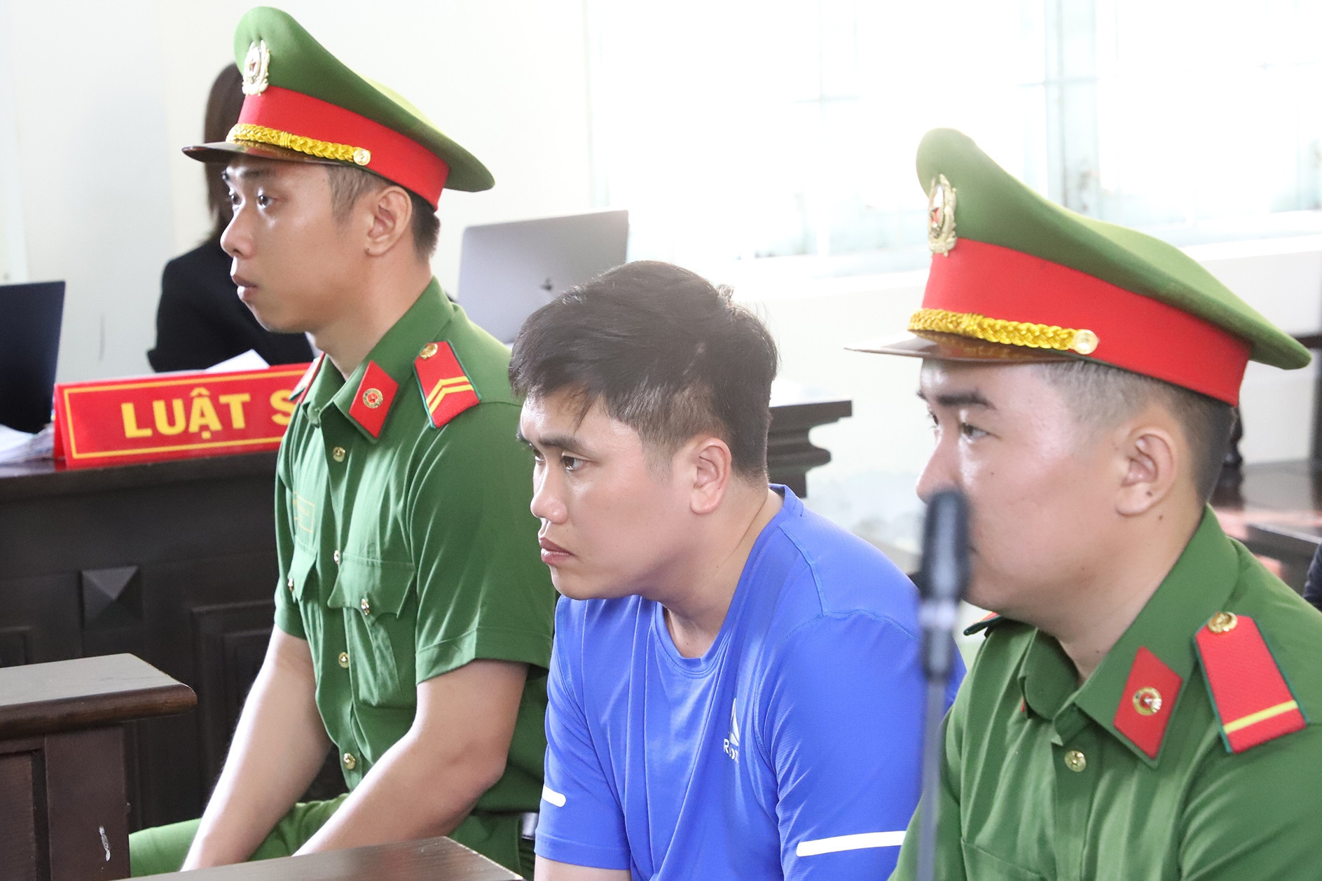 Có hay không &amp;apos;người bí ẩn&amp;apos; đi cùng tài xế trong vụ nữ sinh tử vong ở Vĩnh Long?缩略图