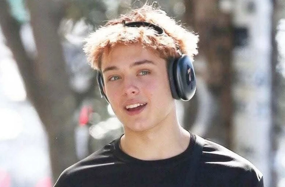 Con trai 18 tuổi của Angelina Jolie và Brad Pitt缩略图