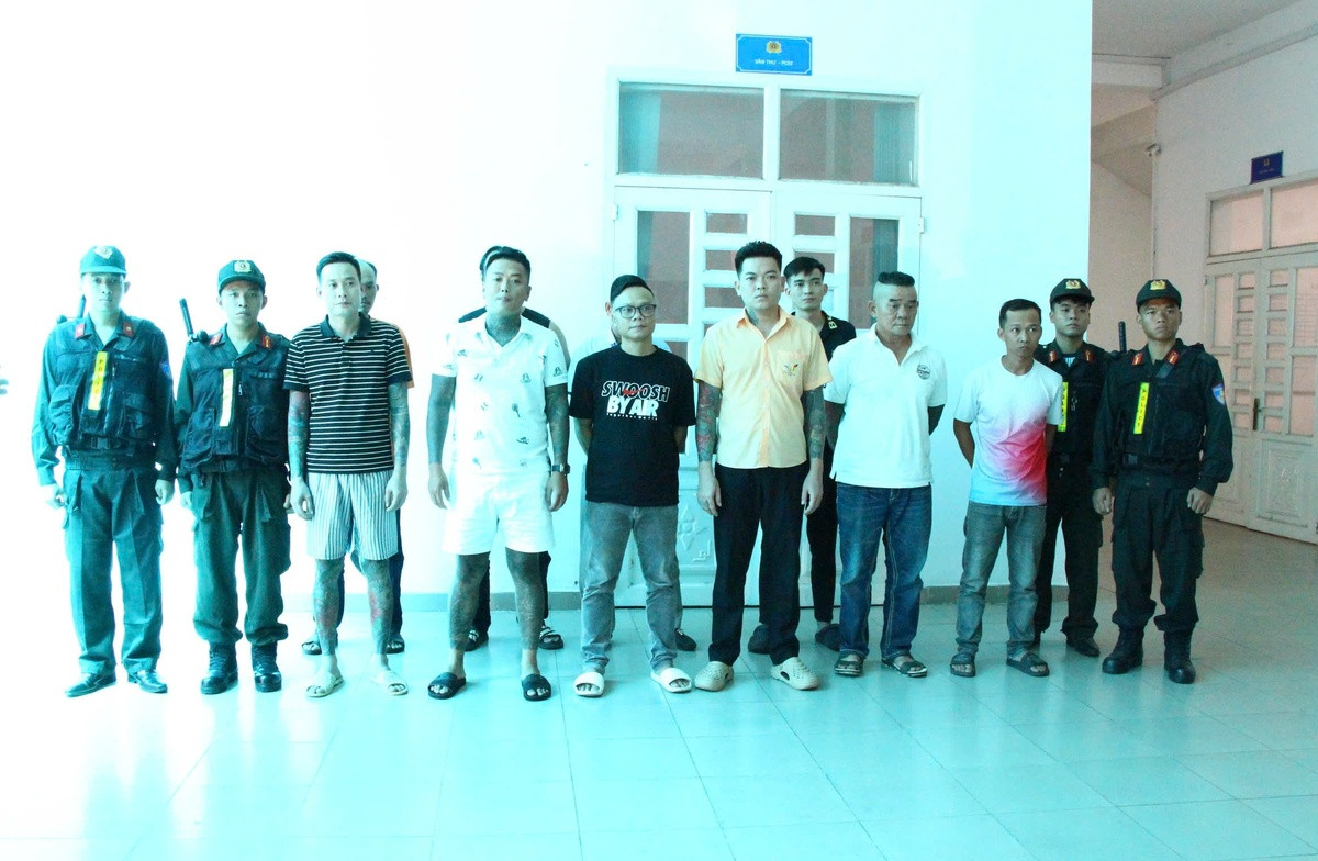 Công an Đồng Nai bắt khẩn cấp 11 người làm phim bạo lực đăng lên mạng xã hội缩略图