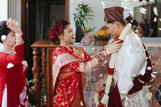 Cưới bạn thân người Việt, chú rể Nepal mang 8 mâm lễ vật sang TPHCM缩略图