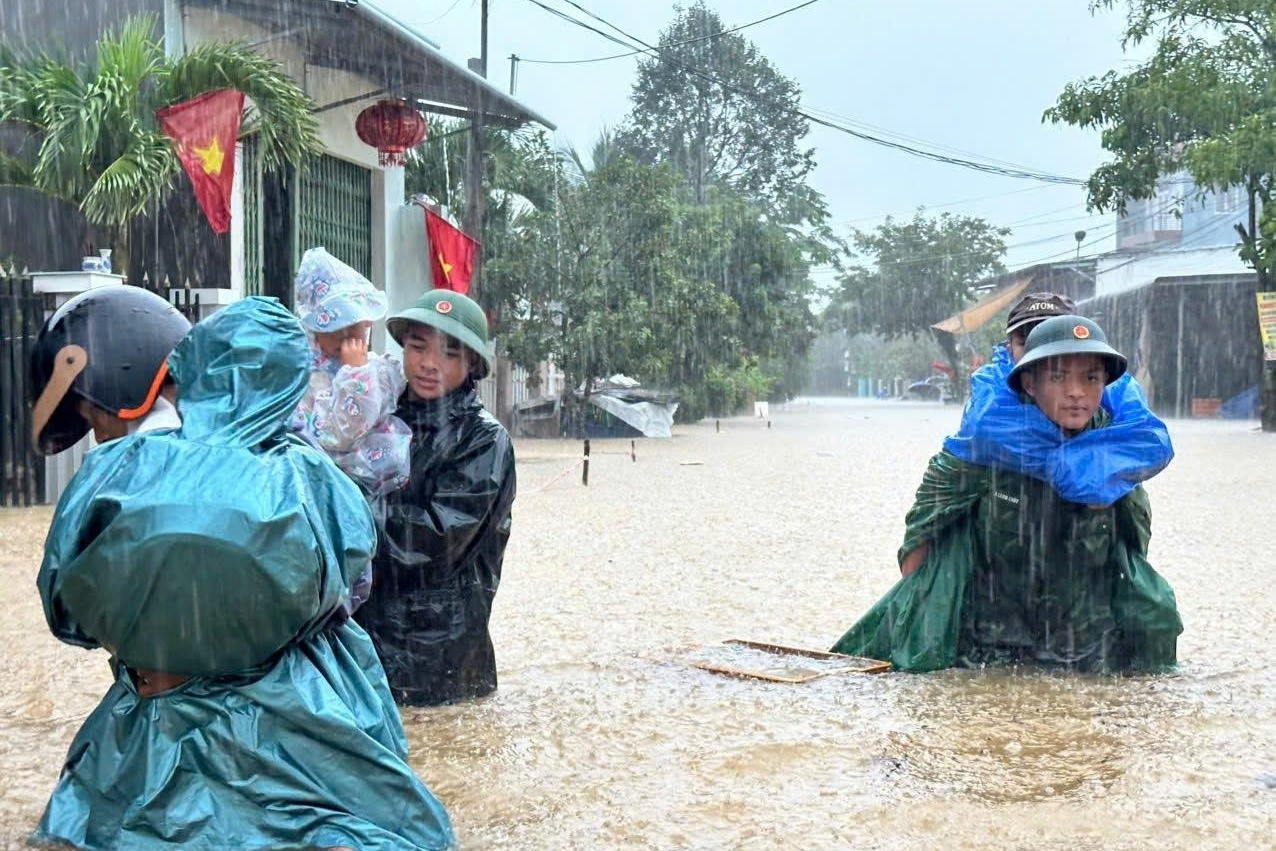 Đà Nẵng lập 5 tổ ứng phó mưa lũ, sẵn sàng xe thiết giáp lội nước缩略图
