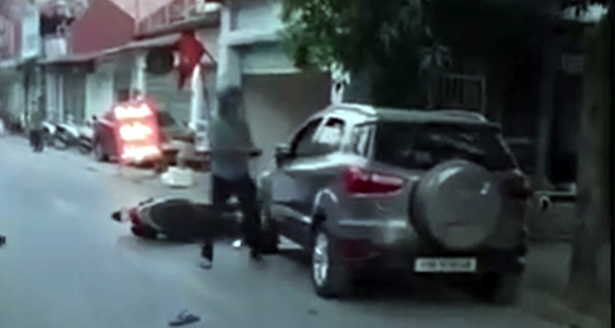 Điều tra vụ người đàn ông đâm liên tiếp người trong ô tô giữa phố Hà Nội缩略图