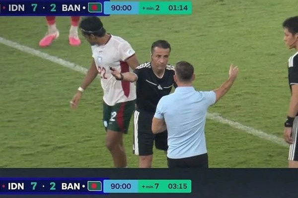 FIFA ASEAN Cup: Trọng tài bất ngờ sửa bảng bù giờ, tuyển Indonesia được cộng thêm 5 phút đầy khó hiểu缩略图