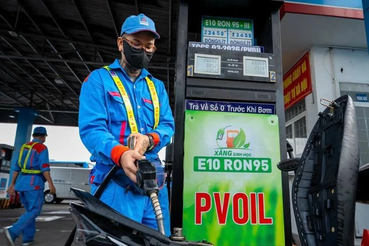 Giá xăng E10 RON95-III giảm hơn 1.200 đồng/lít缩略图