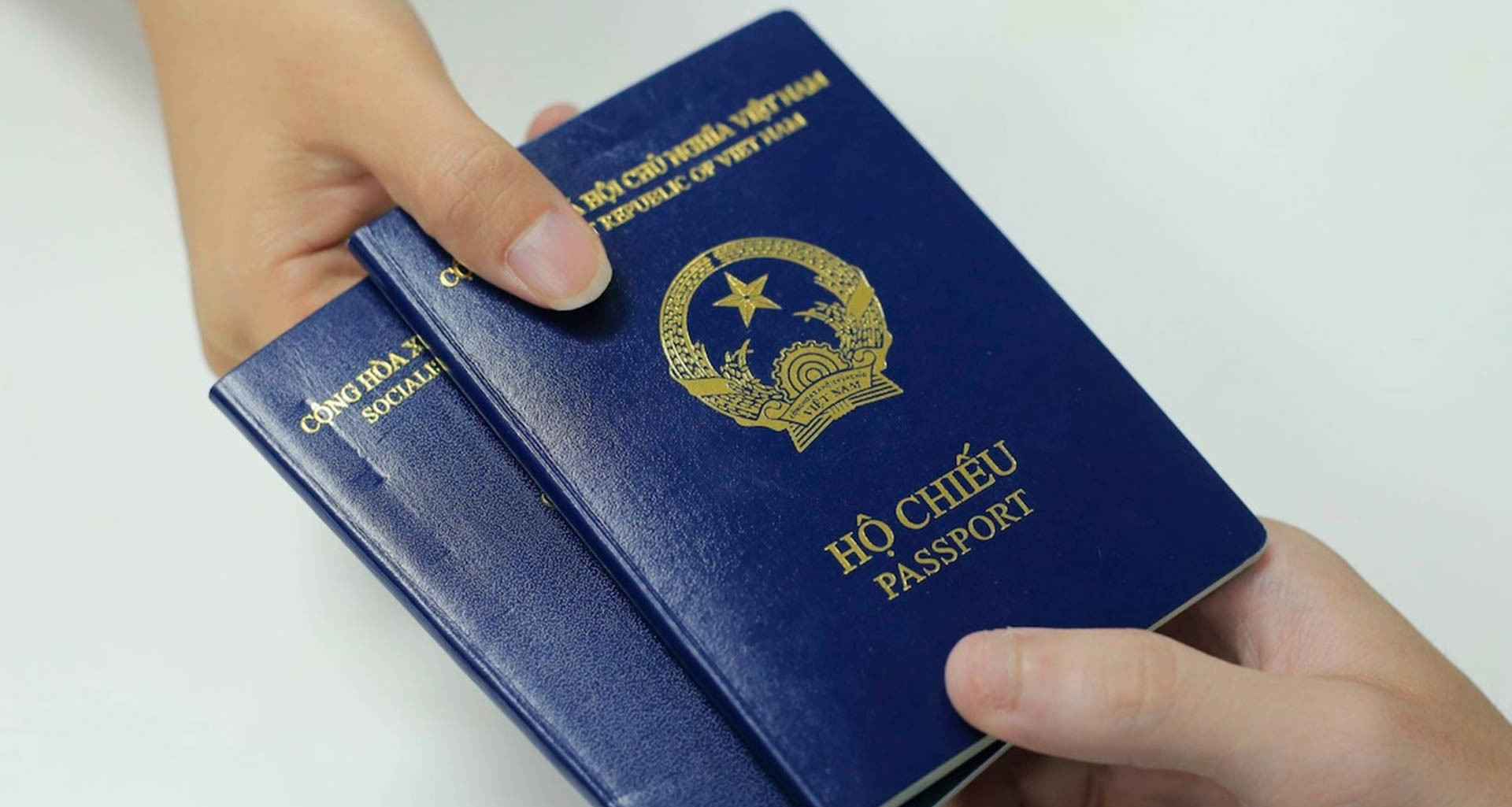 Gỡ tạm hoãn xuất cảnh vì nợ thuế: Kinh nghiệm thực tế về cách xử lý nhanh nhất缩略图